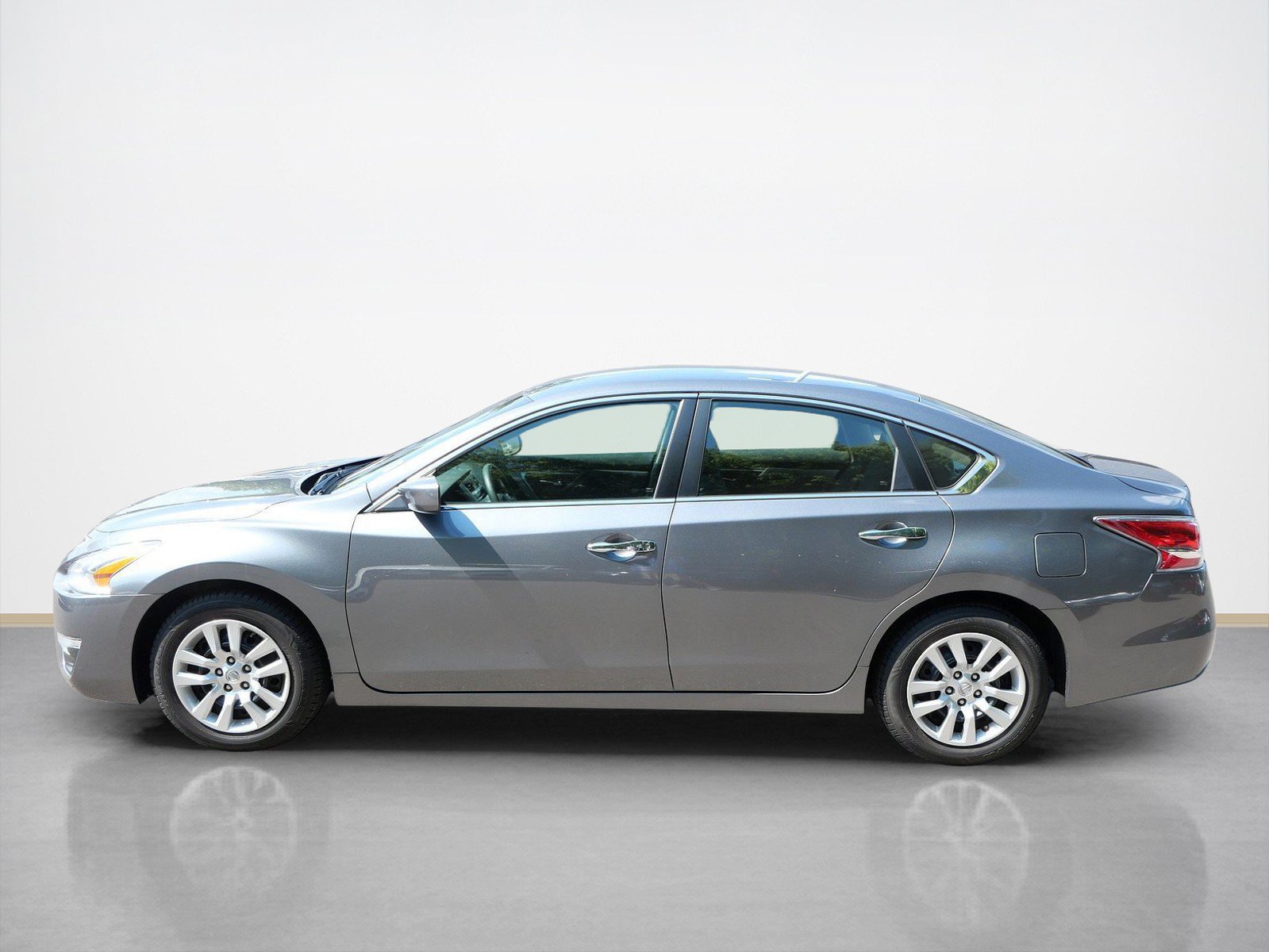 Used 2015 Nissan Altima 2.5 S w/ Power Driver Seat Package FWD image 2