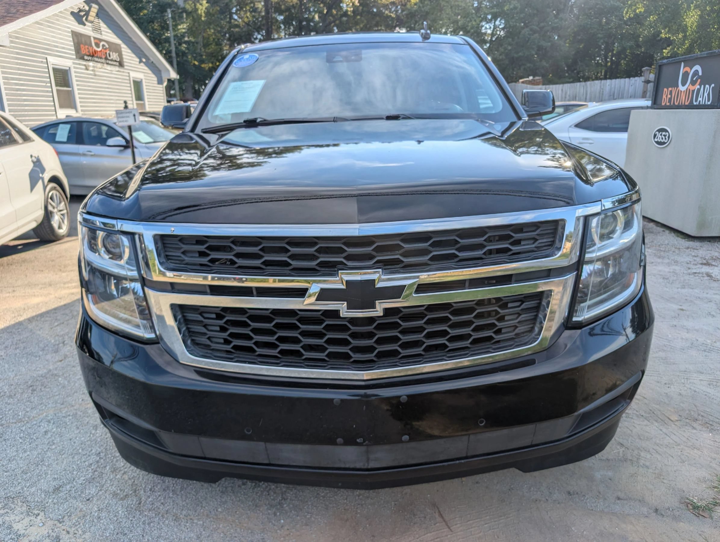 Used 2017 Chevrolet Suburban LT w/ Luxury Package RWD image 2