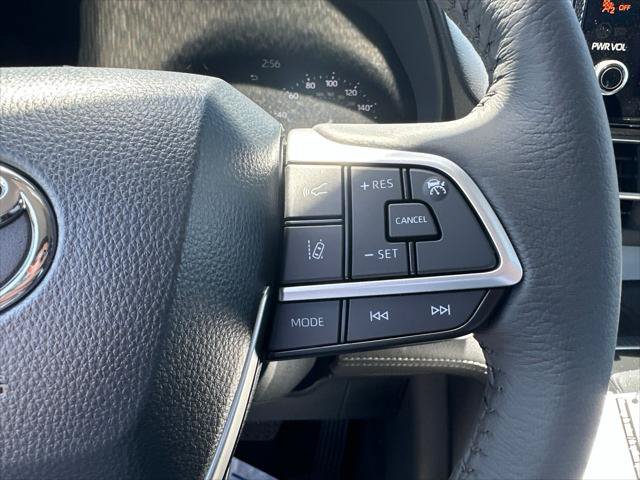 Used 2026 Toyota Sienna XLE FWD image 7