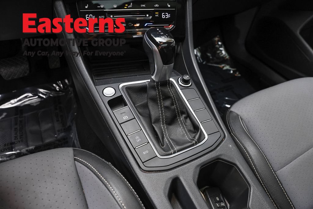 Used 2025 Volkswagen Jetta SE FWD image 13