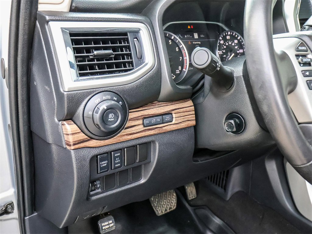 Used 2020 Nissan Titan SL w/ Moonroof Package image 33
