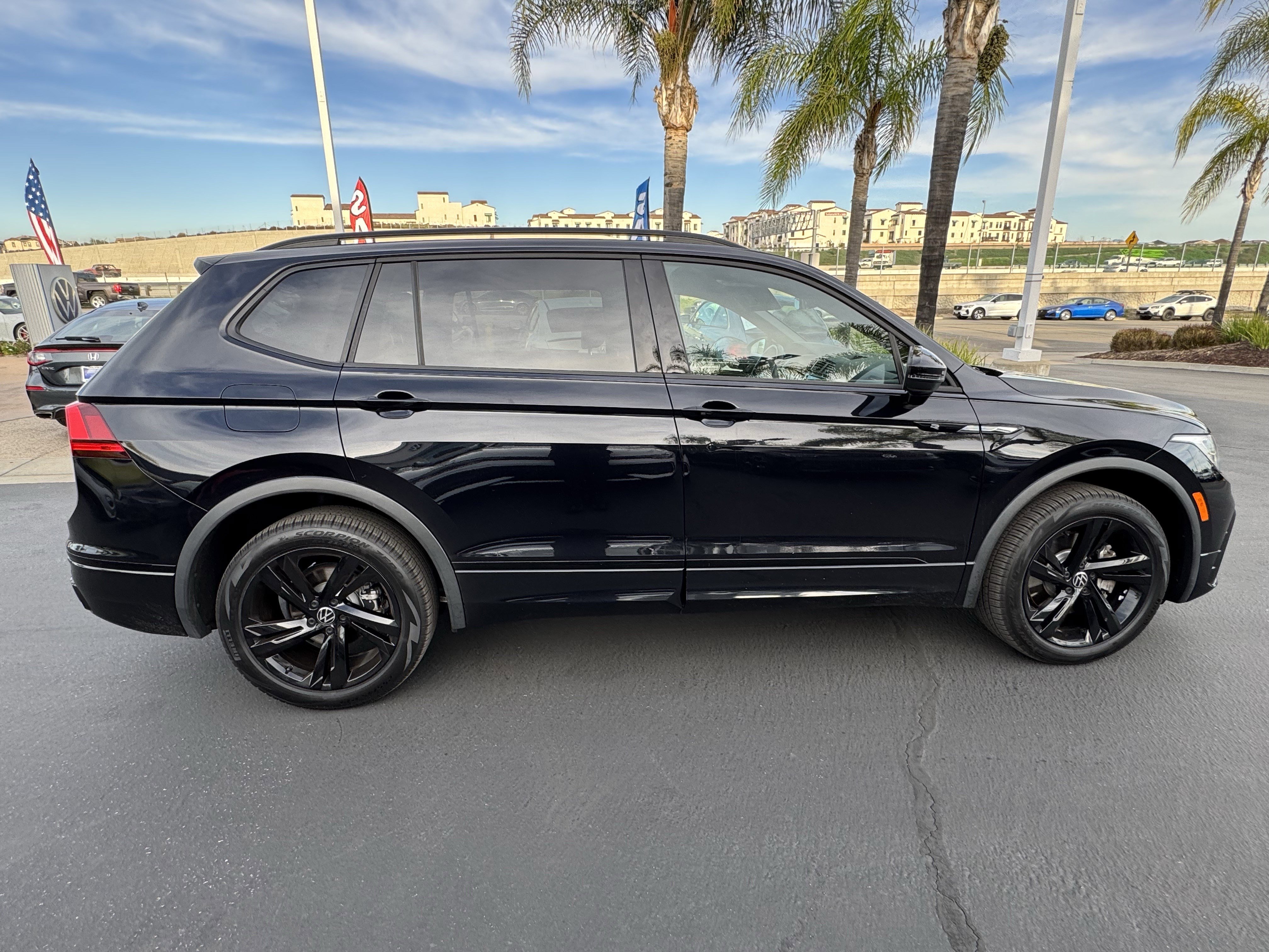 Certified 2023 Volkswagen Tiguan SE R-Line image 11