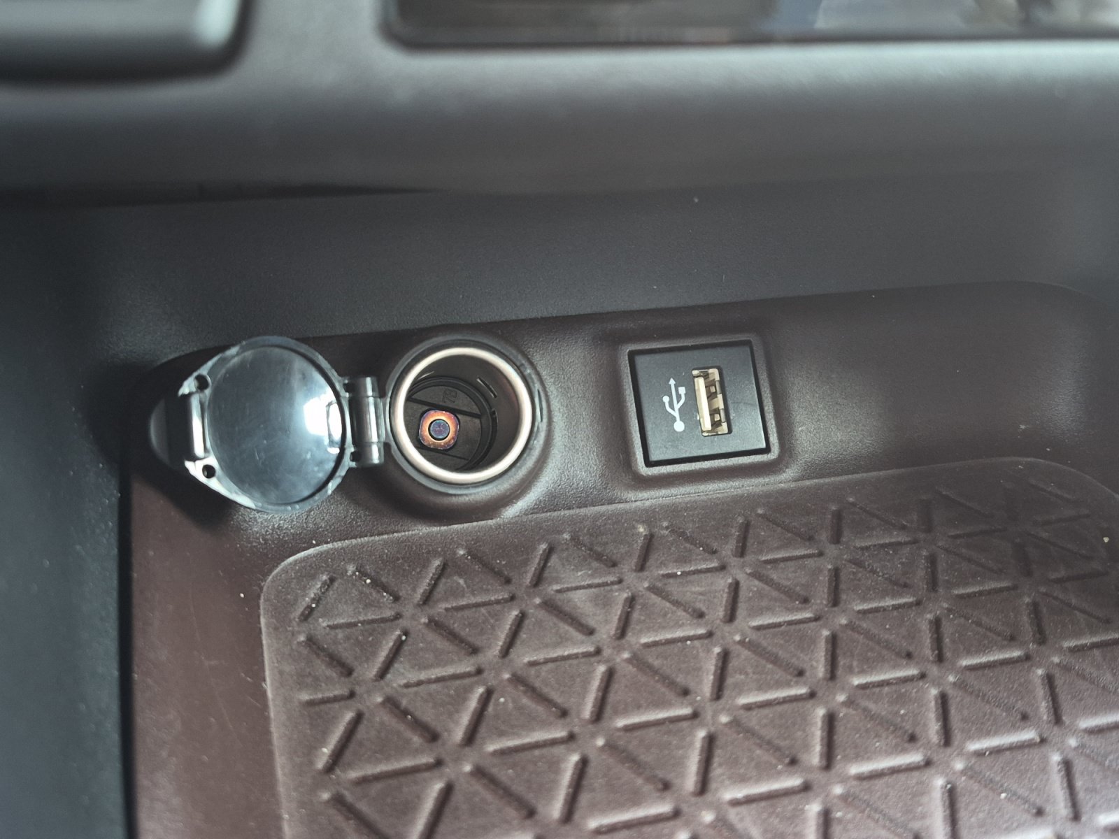 Used 2024 Toyota RAV4 Limited AWD/4WD image 21