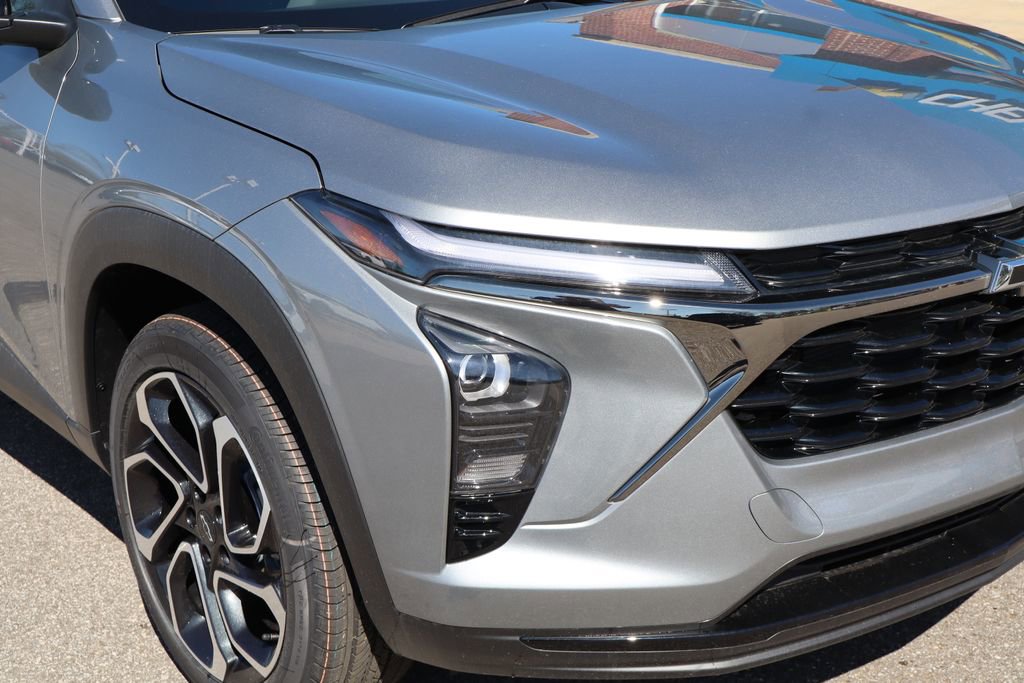 New 2026 Chevrolet Trax RS w/ Sunroof Package FWD image 4