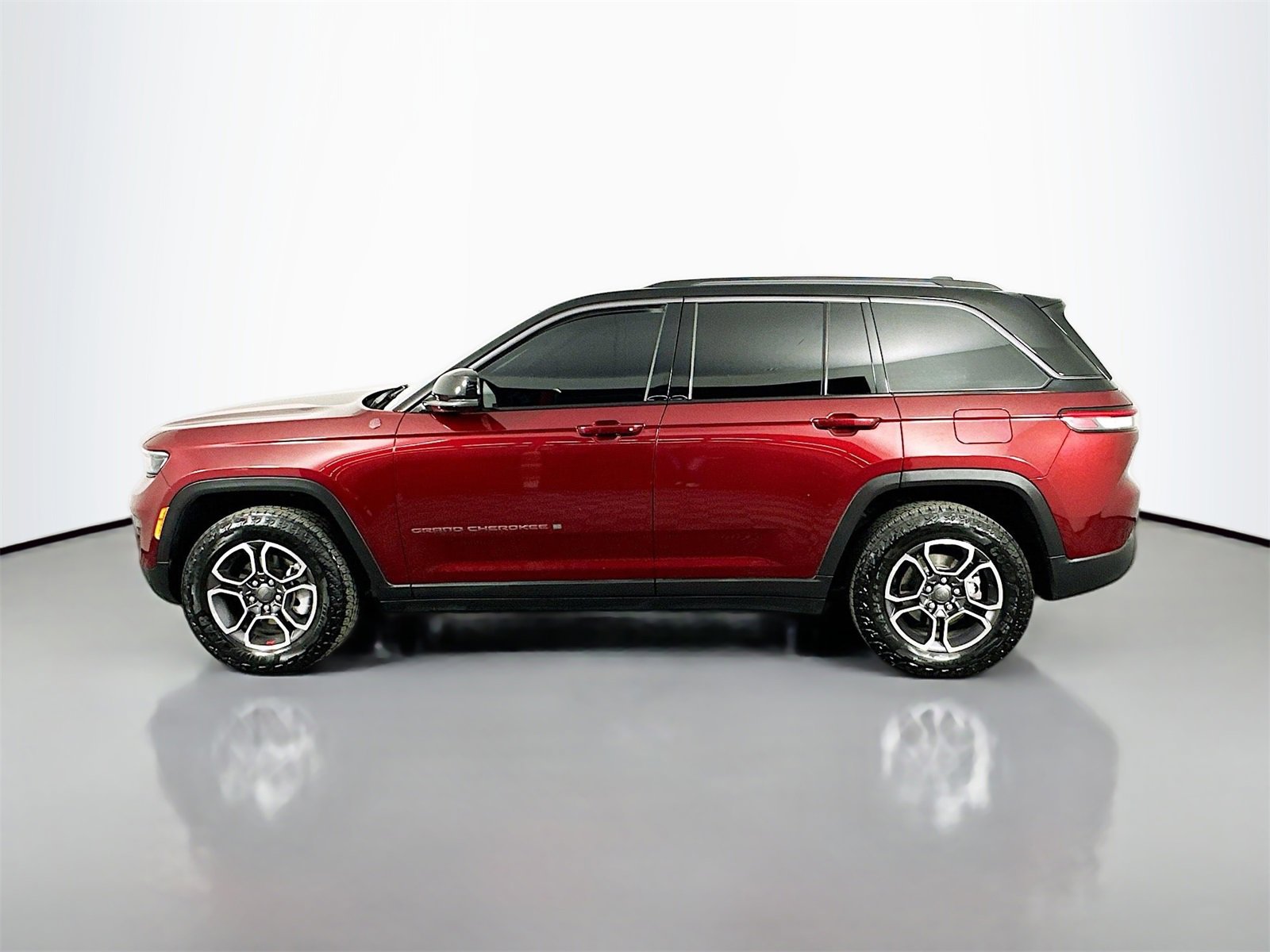 Used 2022 Jeep Grand Cherokee Trailhawk image 4