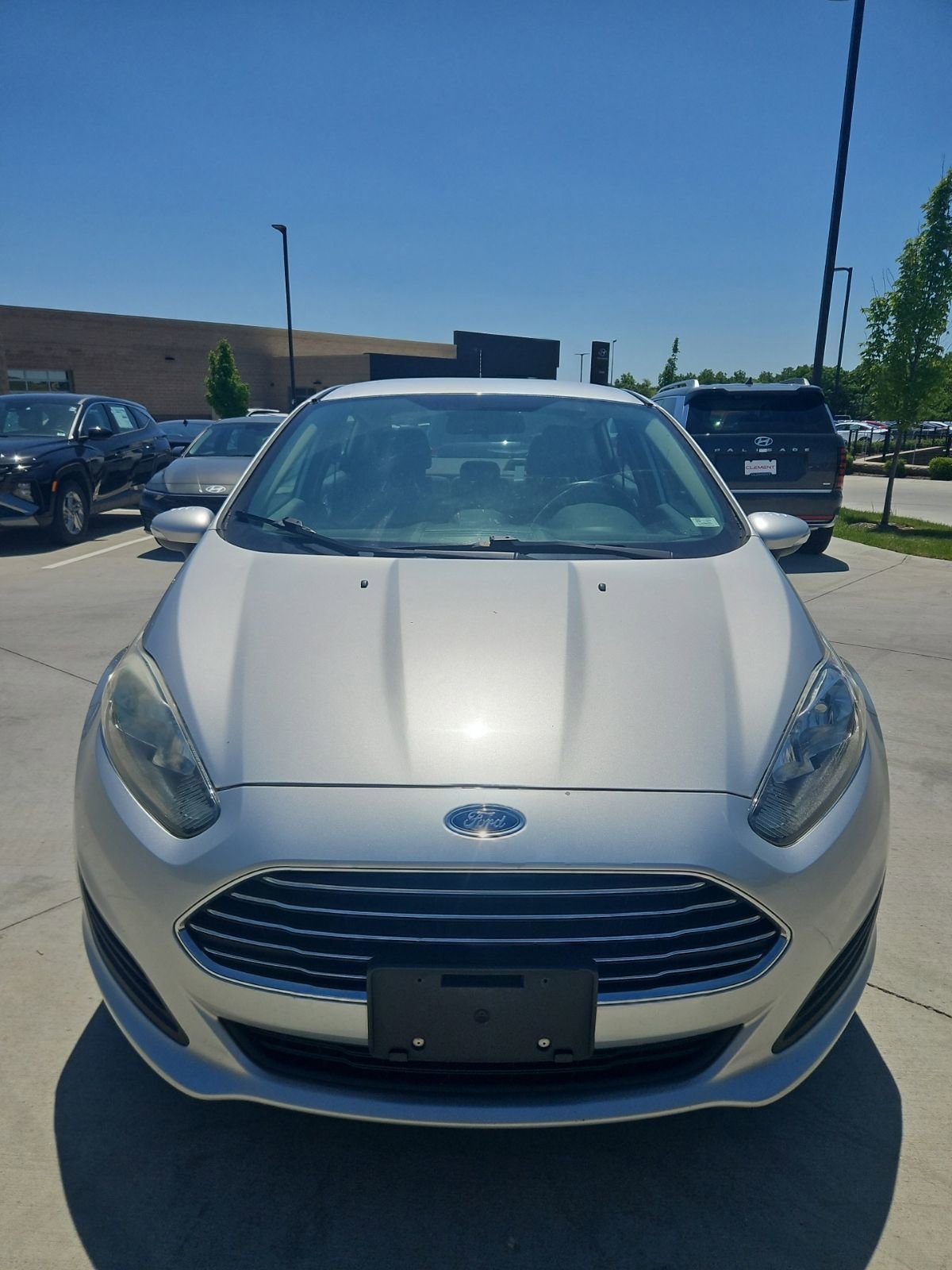 Used 2016 Ford Fiesta SE FWD image 1