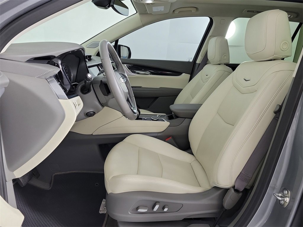 Certified 2025 Cadillac XT6 Premium Luxury image 17