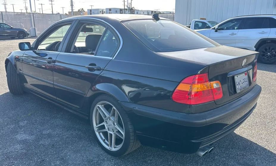 Used 2005 BMW 330i Sedan image 2