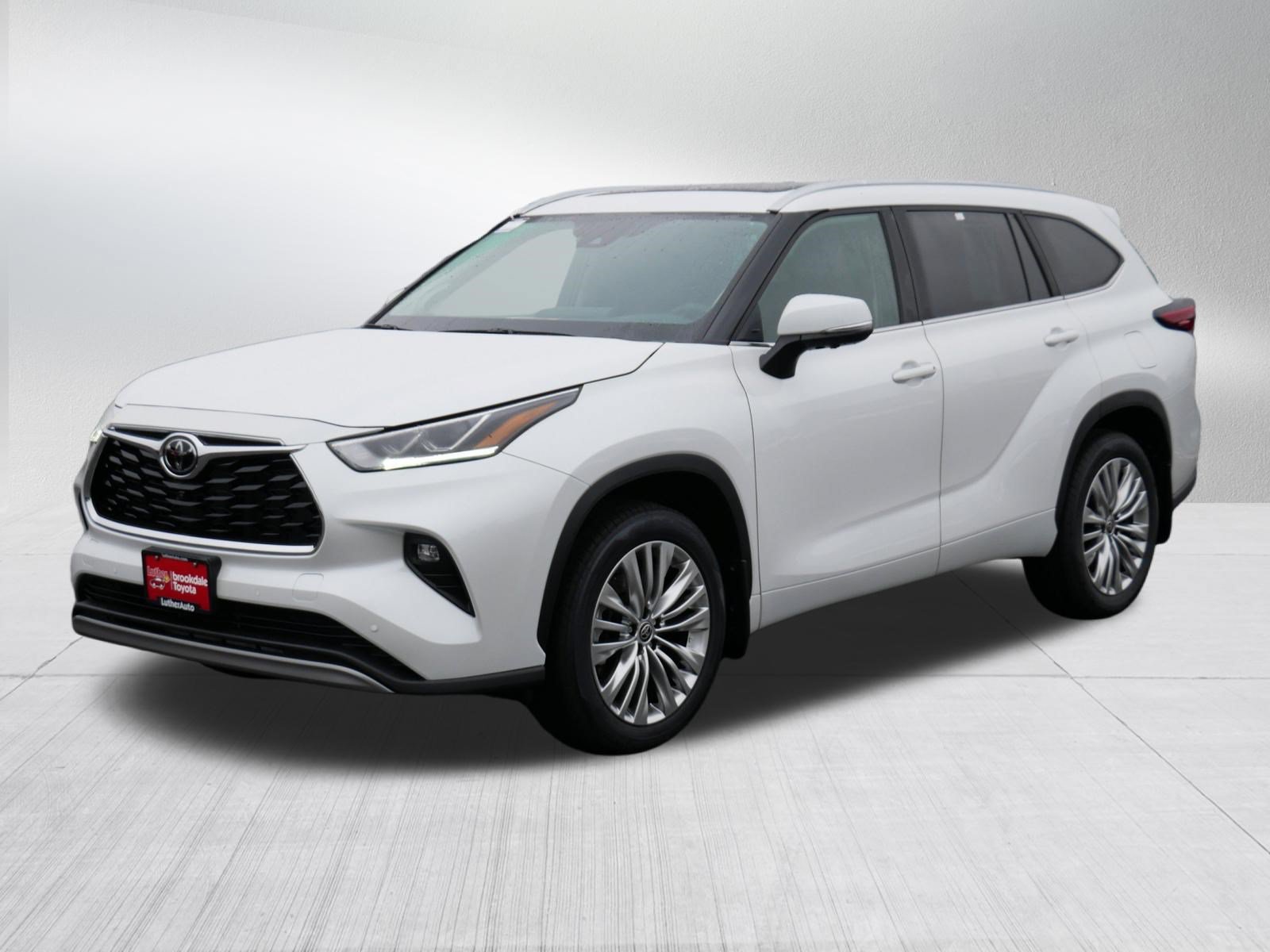 Certified 2026 Toyota Highlander Platinum AWD/4WD image 3