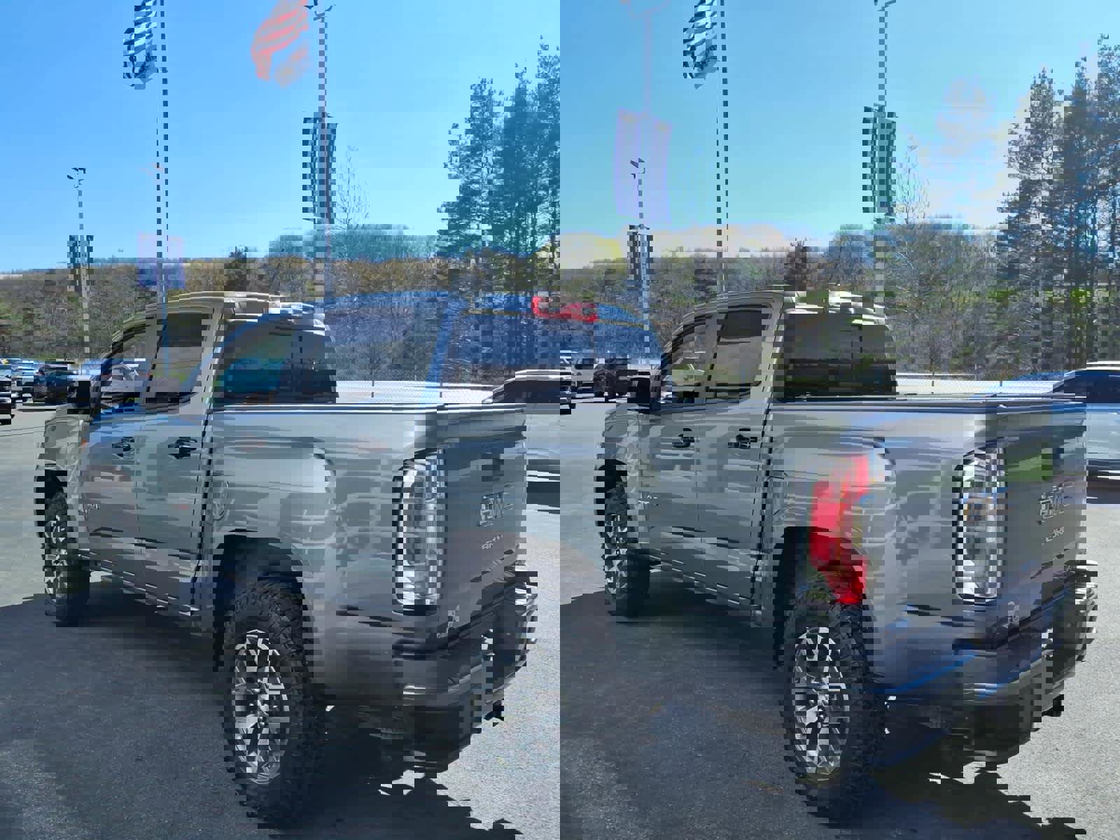 Used 2022 GMC Canyon AT4 w/ Trailering Package image 5