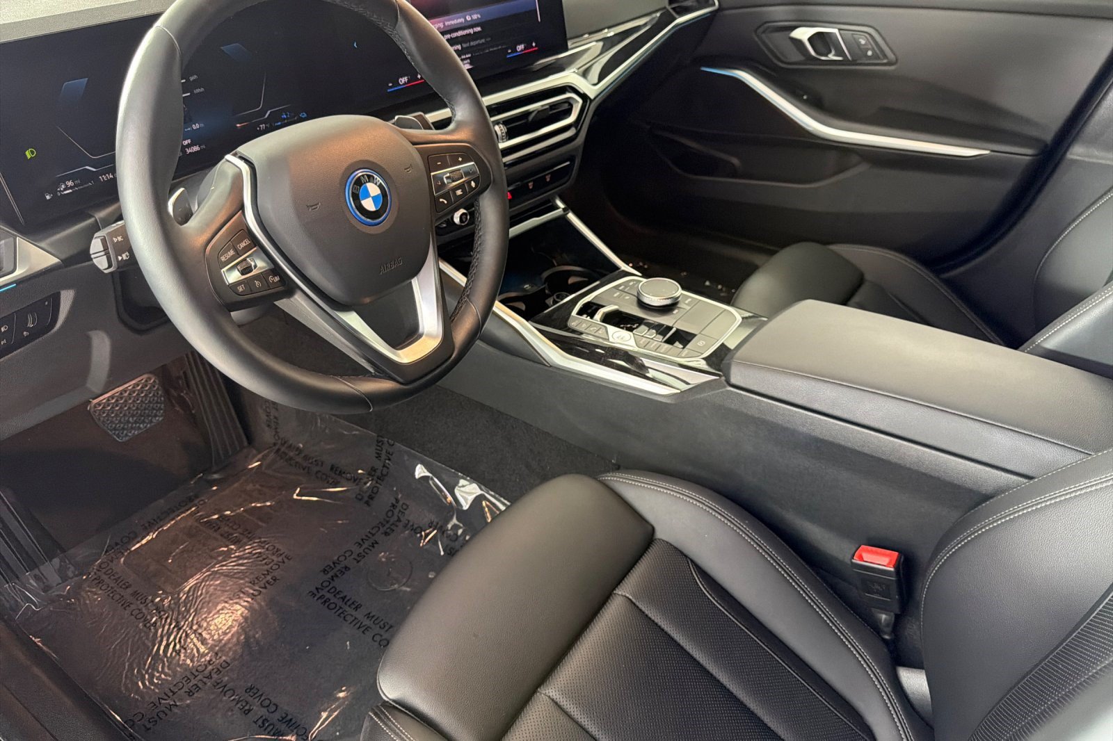 Used 2024 BMW 330e w/ Convenience Package RWD image 4