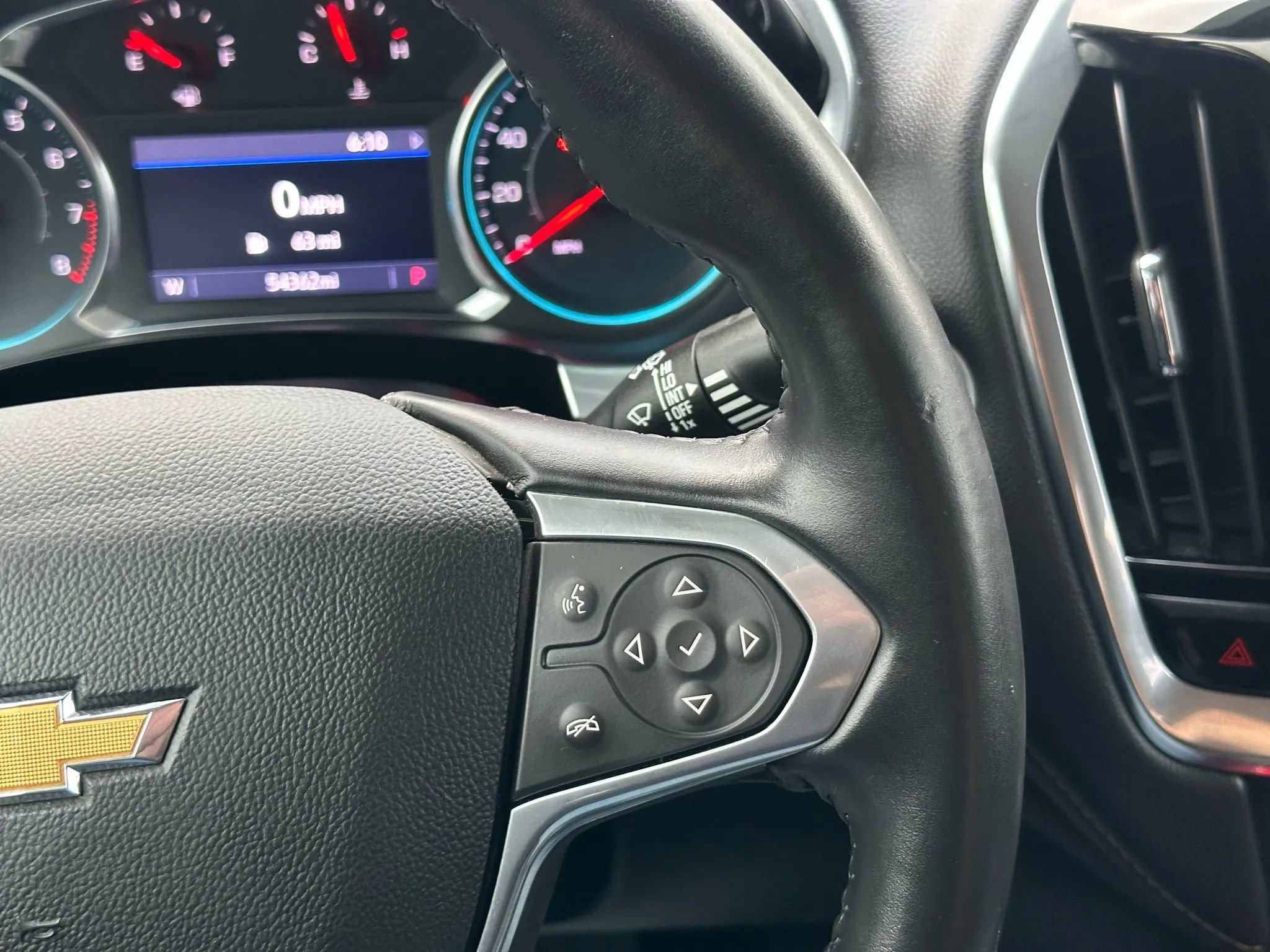 Used 2020 Chevrolet Traverse LT image 19