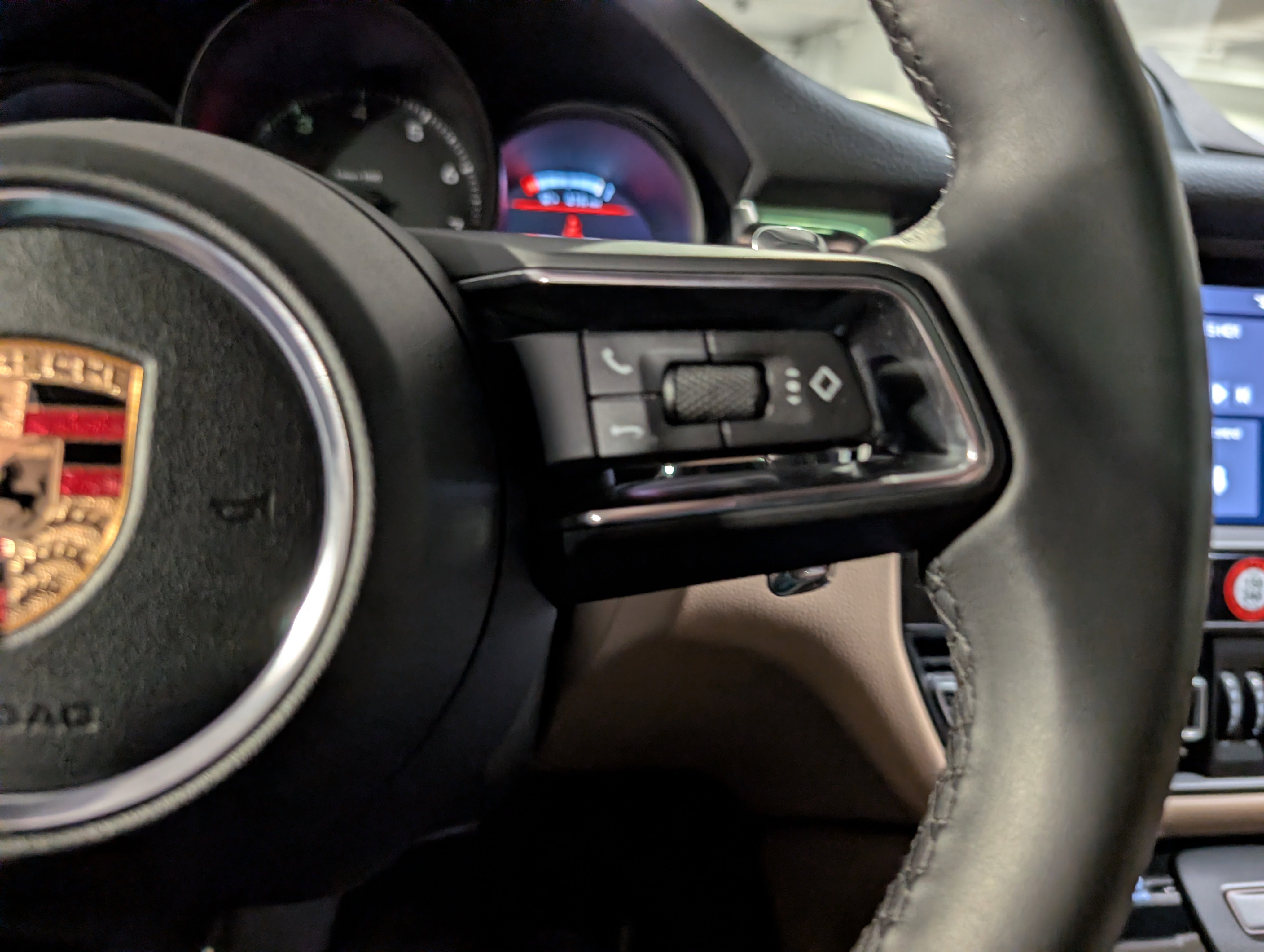 Certified 2025 Porsche Macan image 27