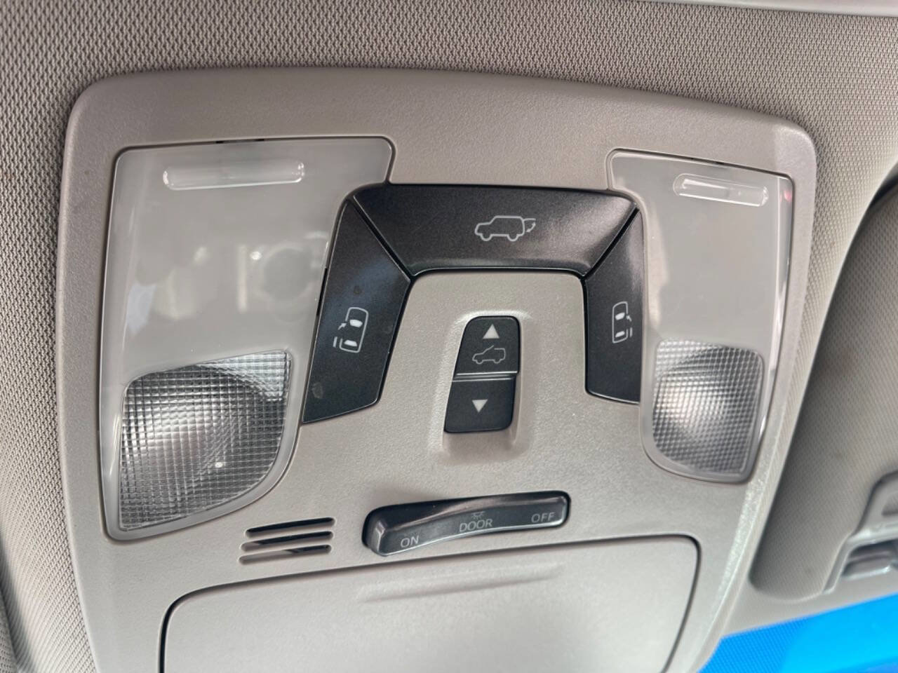 Used 2015 Toyota Sienna XLE w/ XLE Navigation Package FWD image 15