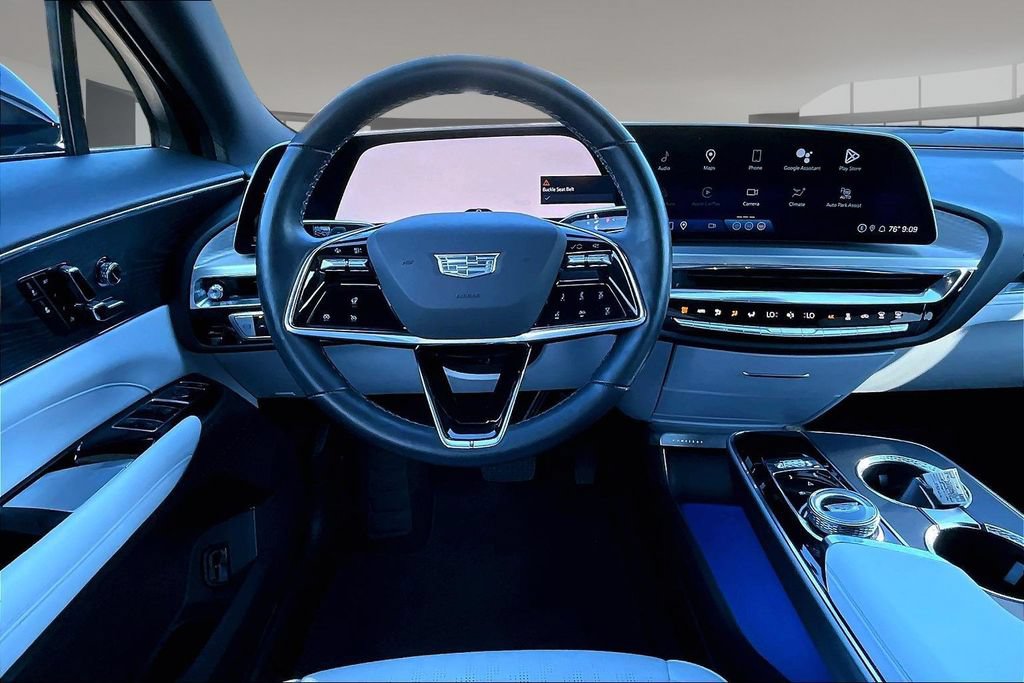 Certified 2024 Cadillac Lyriq Luxury AWD/4WD image 5