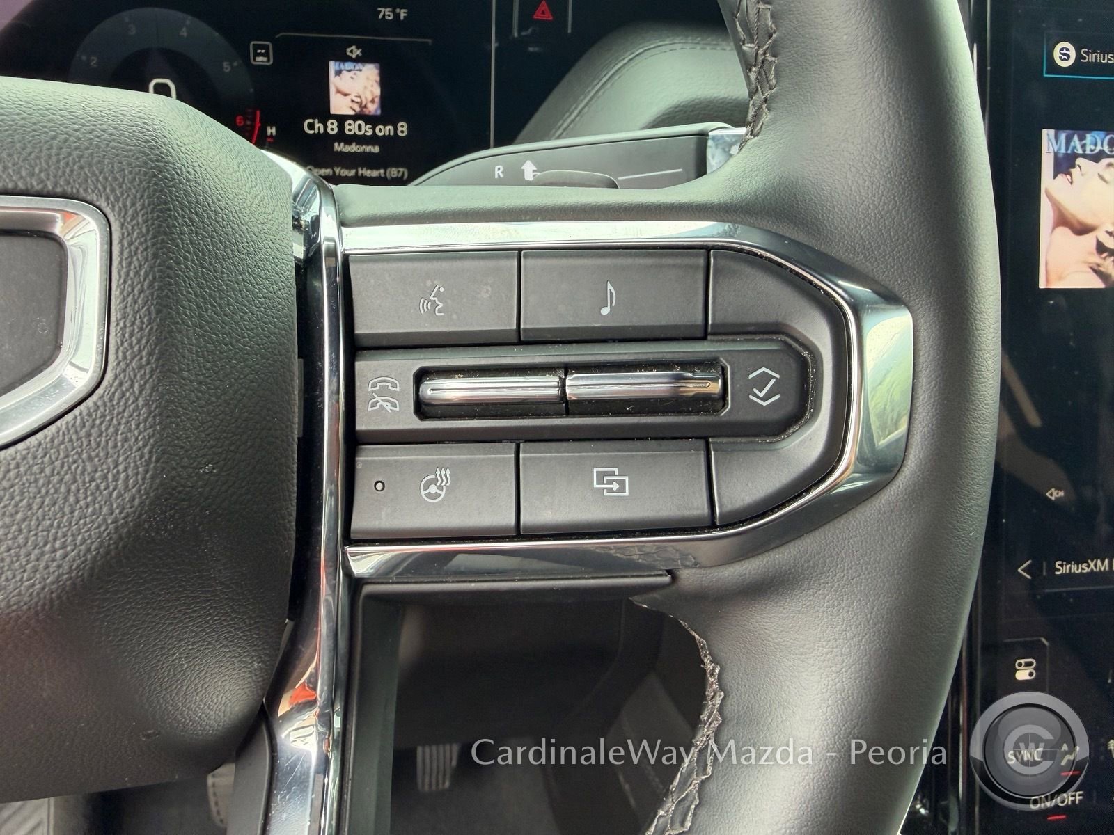 Used 2025 GMC Yukon XL Denali AWD/4WD image 24