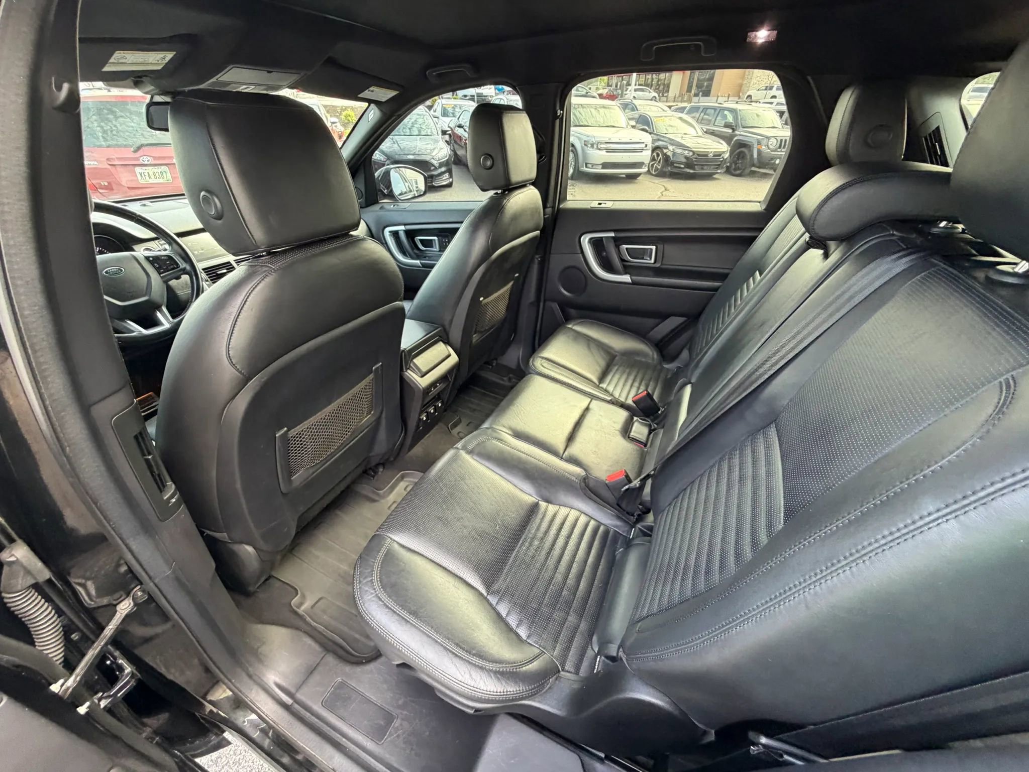 Used 2016 Land Rover Discovery Sport HSE Luxury image 30