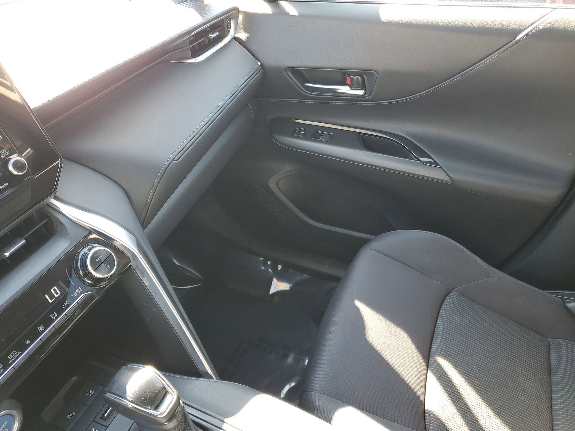 Used 2021 Toyota Venza LE image 25