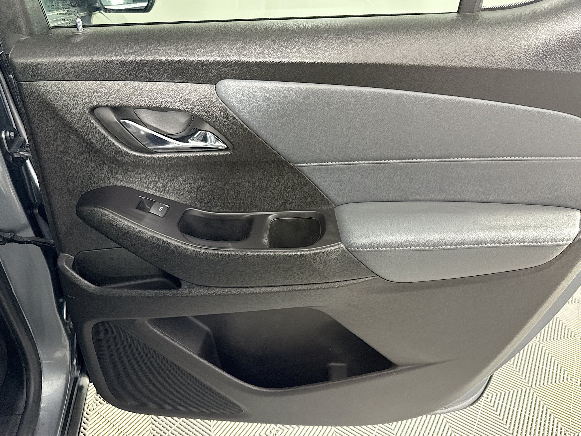 Used 2019 Chevrolet Traverse LT FWD image 27