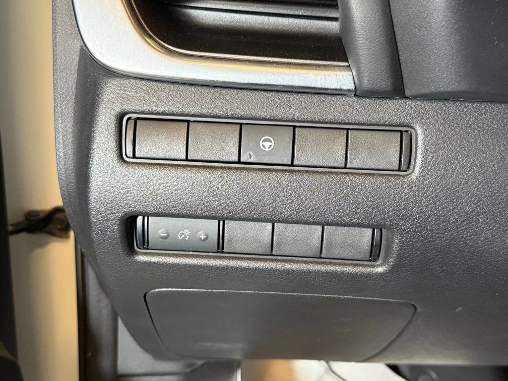 Used 2021 Nissan Rogue SV image 17