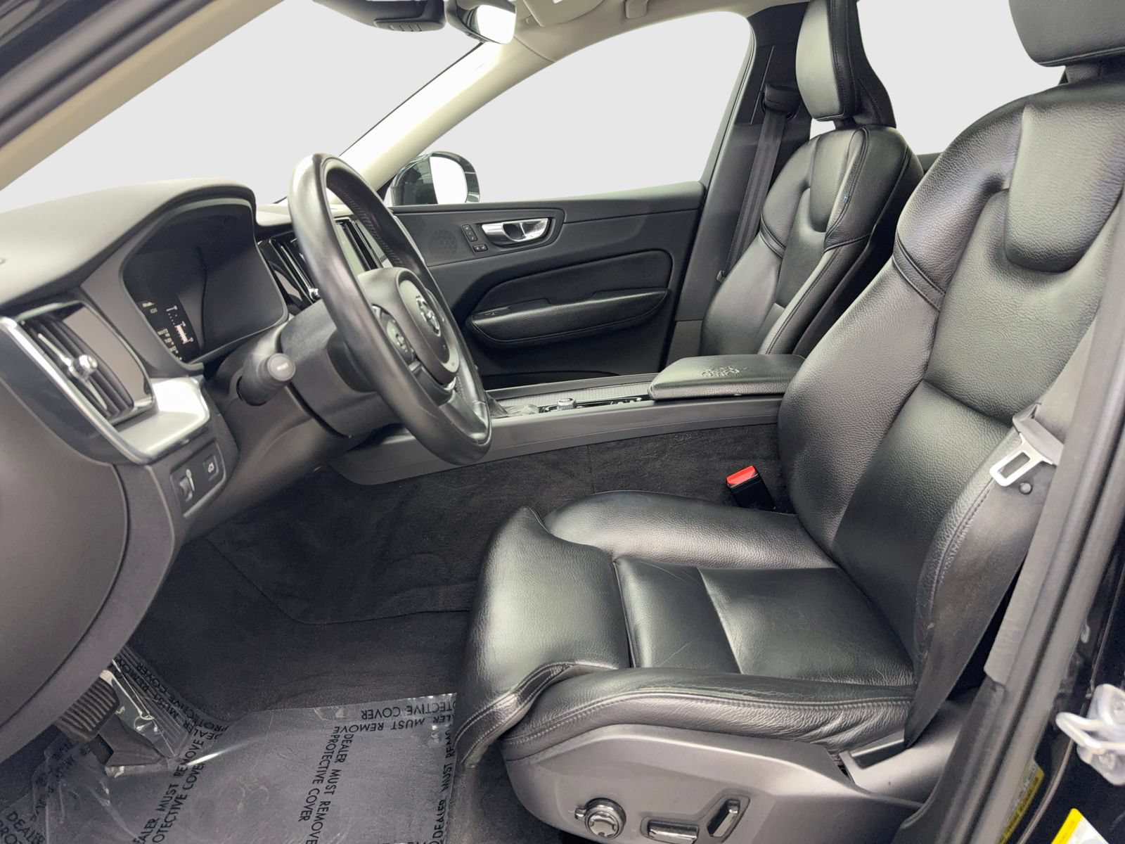 Used 2019 Volvo XC60 T5 Momentum w/ Premium Package AWD/4WD image 17