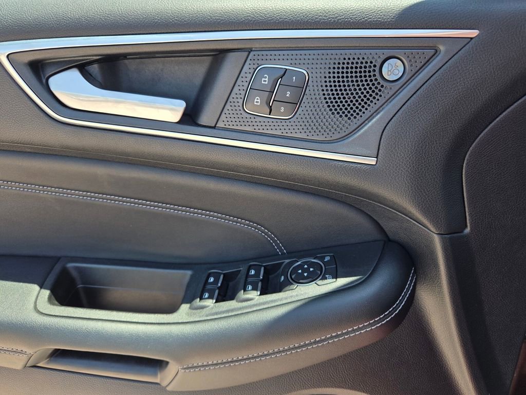 Used 2021 Ford Edge Titanium FWD image 22