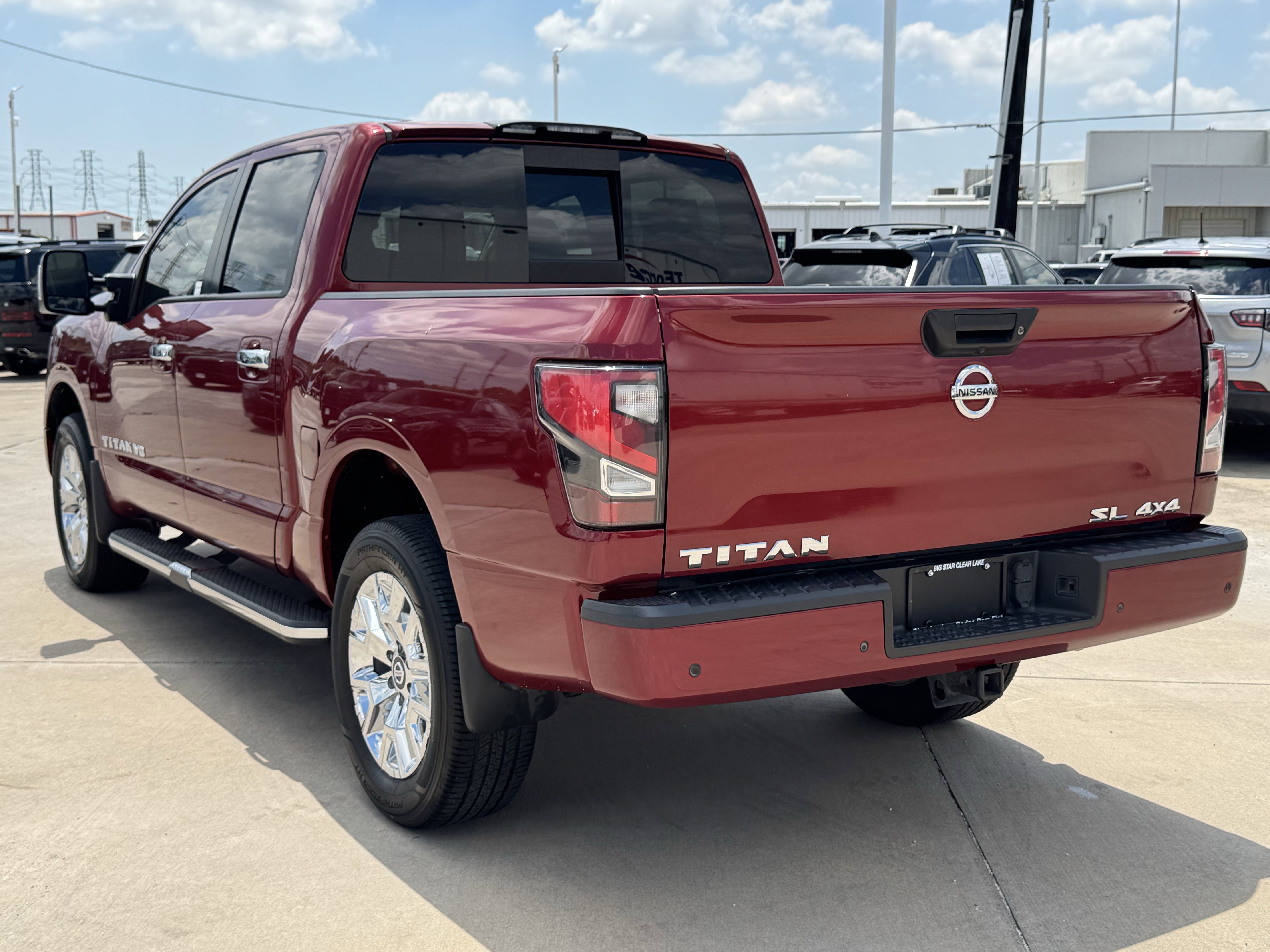 Used 2020 Nissan Titan SL w/ Moonroof Package AWD/4WD image 8