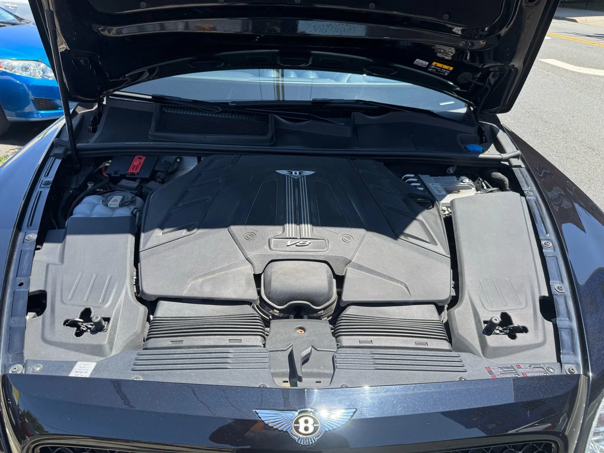 Used 2020 Bentley Bentayga Design Series image 44