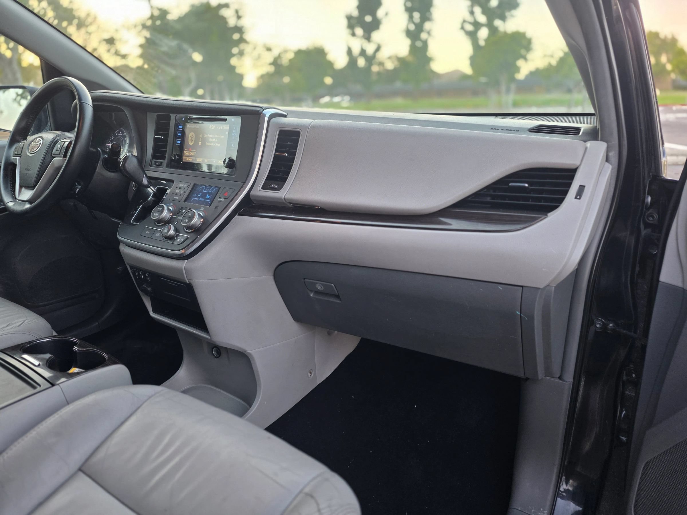 Used 2017 Toyota Sienna XLE FWD image 20