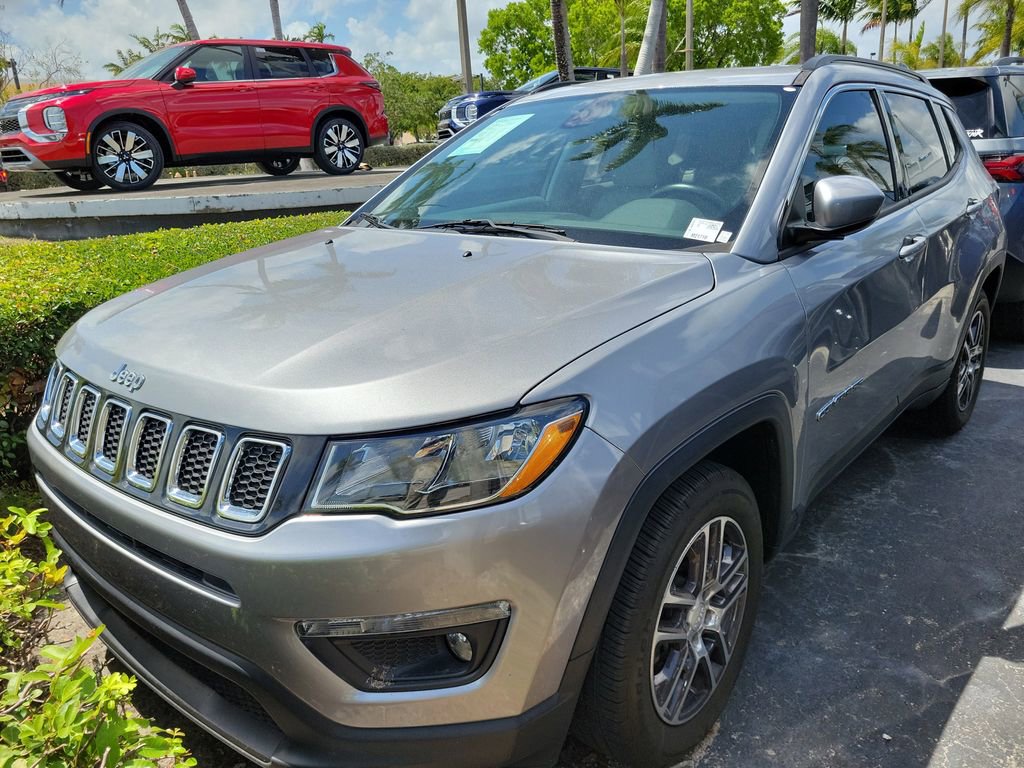 Used 2018 Jeep Compass Latitude image 2