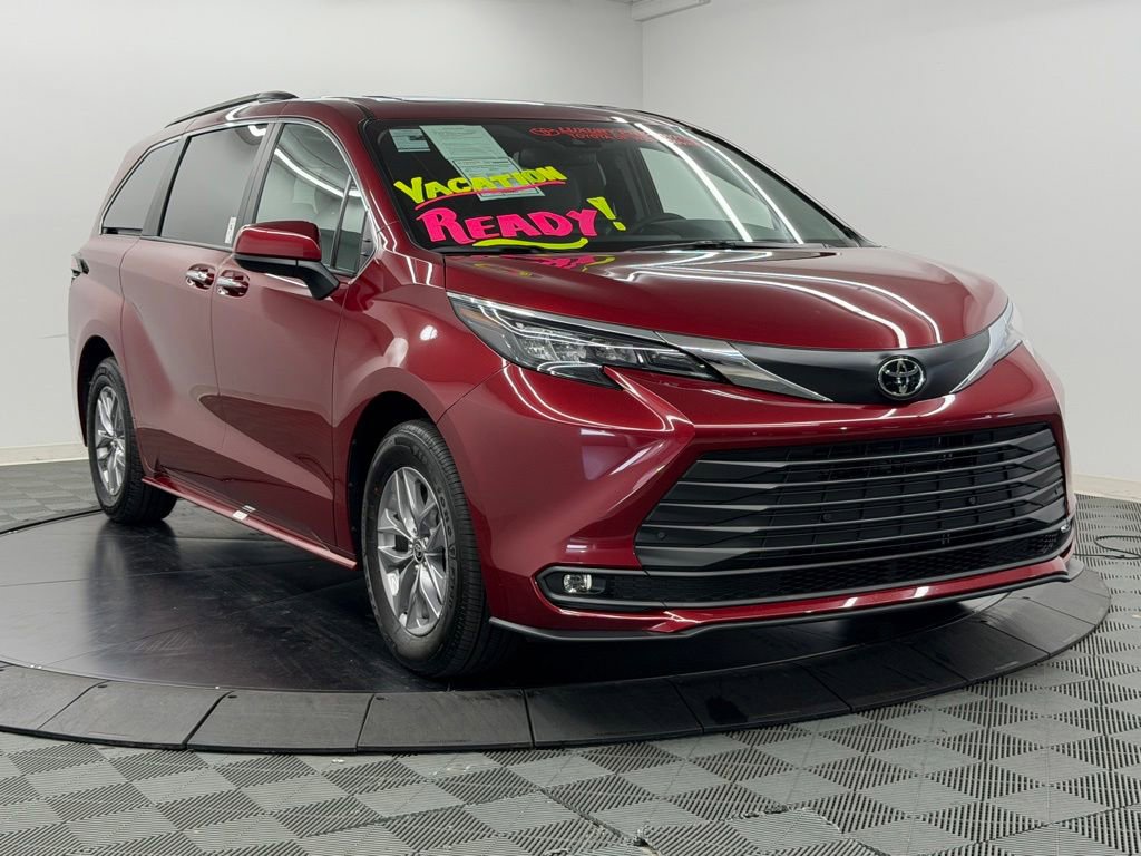 Used 2026 Toyota Sienna XLE FWD image 8