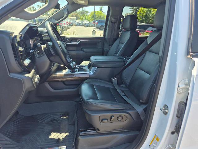 Used 2023 Chevrolet Silverado 1500 LT Trail Boss w/ Convenience Package II AWD/4WD image 3