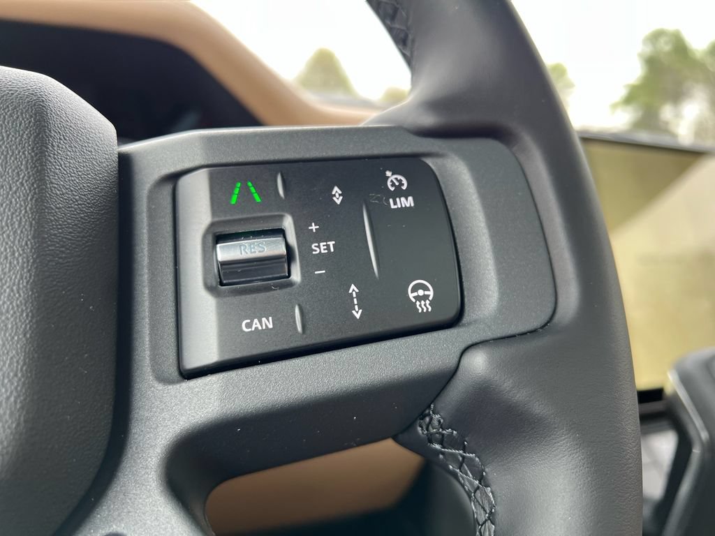 New 2026 Land Rover Defender 110 X-Dynamic SE AWD/4WD image 13