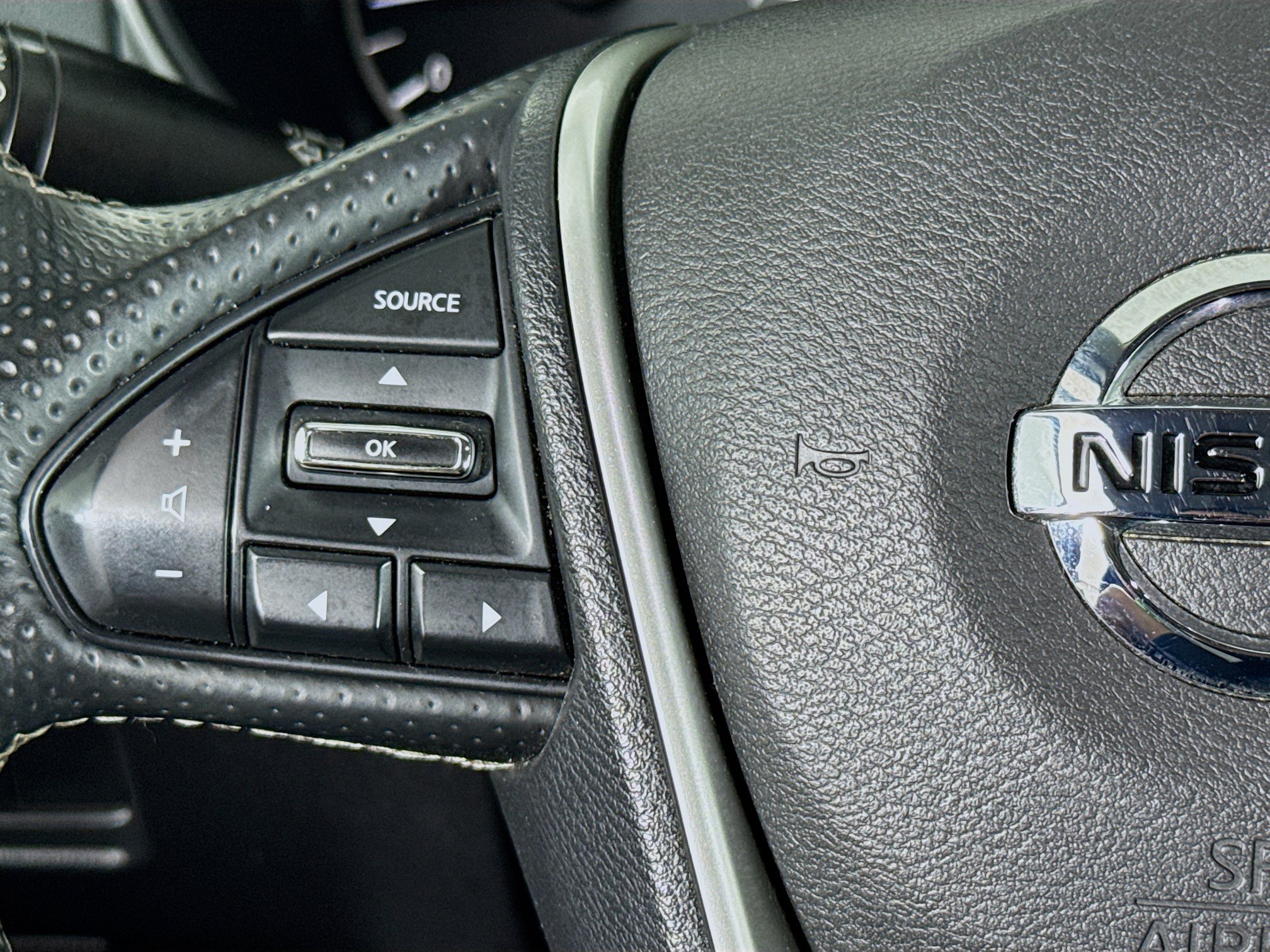 Used 2022 Nissan Maxima SL FWD image 11