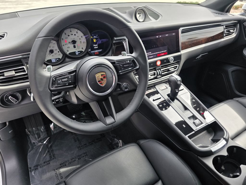 Used 2025 Porsche Macan T image 4