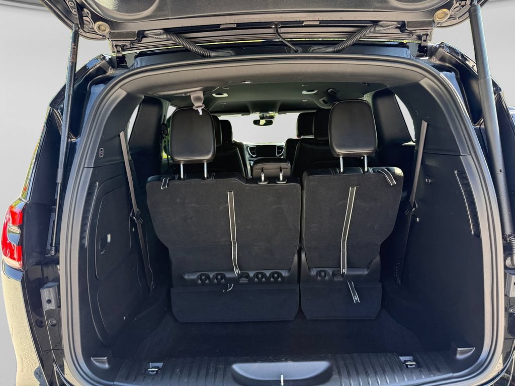 Used 2025 Chrysler Pacifica Select FWD image 19