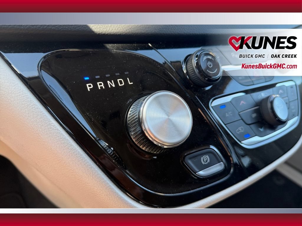 Used 2023 Chrysler Pacifica Touring-L FWD image 28