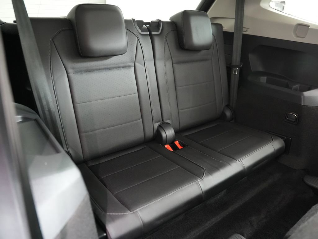 Used 2020 Volkswagen Tiguan SE FWD image 37