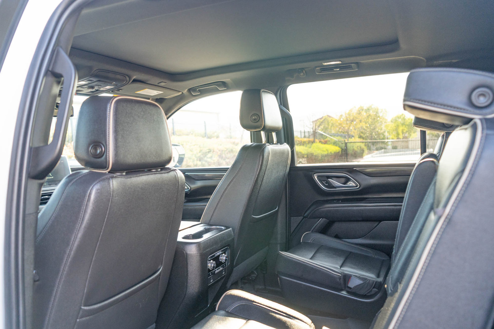 Used 2023 GMC Yukon XL SLT w/ SLT Premium Package RWD image 16