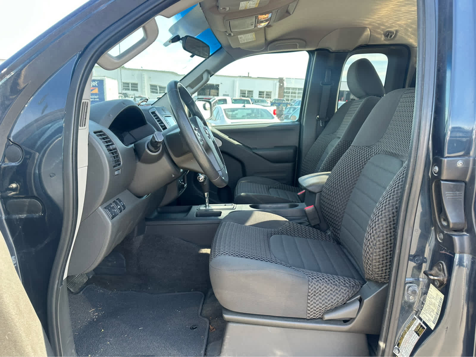 Used 2015 Nissan Frontier SV AWD/4WD image 9