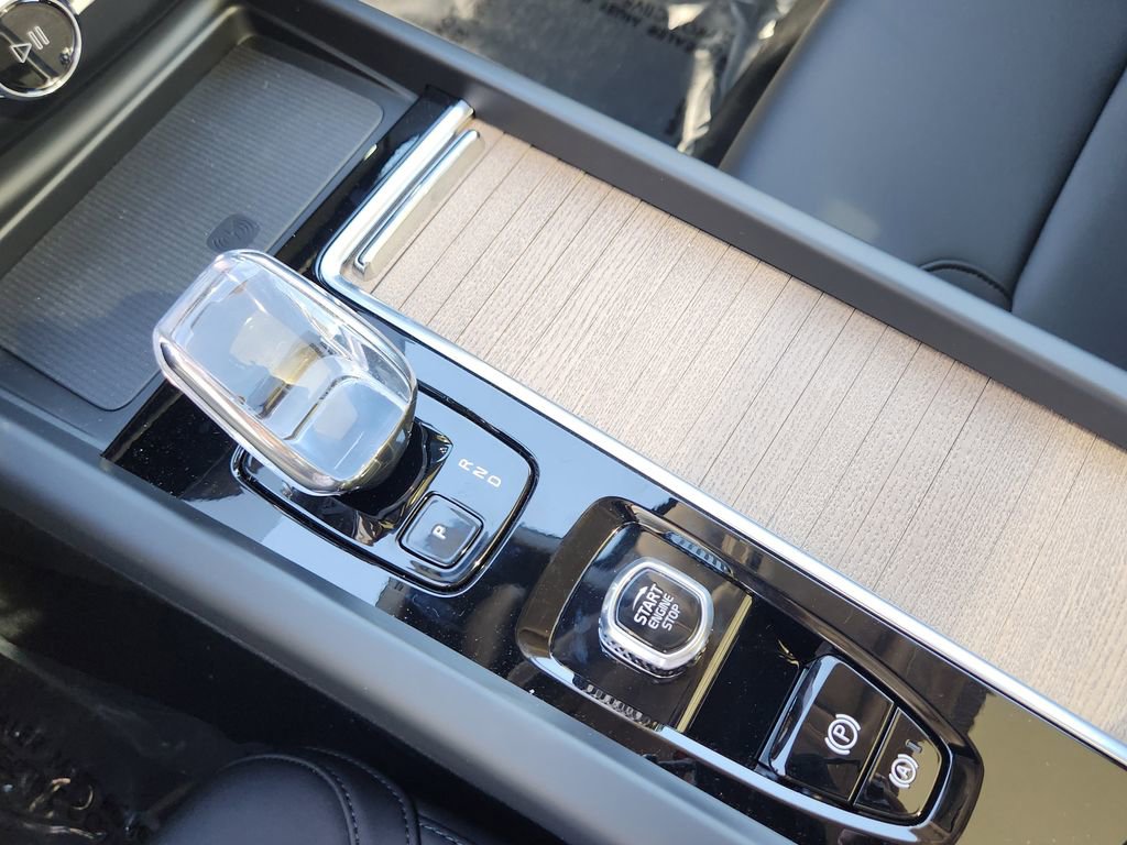 New 2026 Volvo XC60 B5 Plus w/ Climate Package image 10