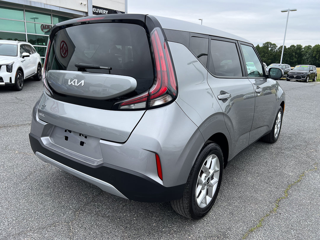 Used 2025 Kia Soul LX w/ LX Technology Package FWD image 6