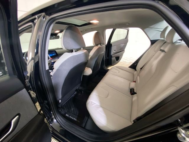 Used 2023 Hyundai Elantra Limited w/ Preferred Accessory Package image 29
