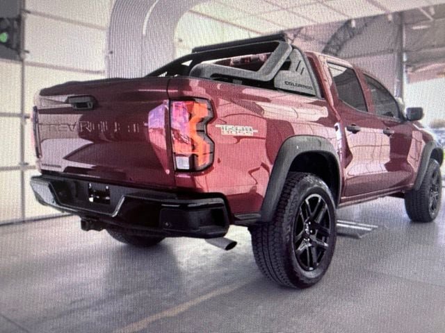 Used 2025 Chevrolet Colorado Trail Boss w/ Midnight Edition AWD/4WD image 7