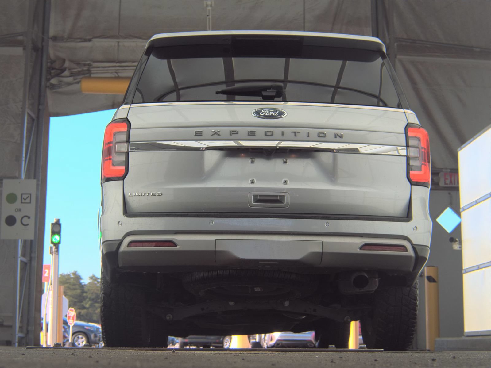 Used 2022 Ford Expedition Limited AWD/4WD image 7