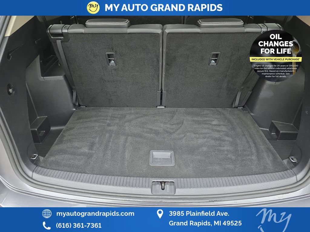 Used 2025 Volkswagen Atlas SE AWD/4WD image 24