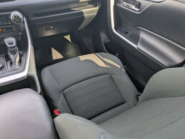 Used 2023 Toyota RAV4 SE image 19