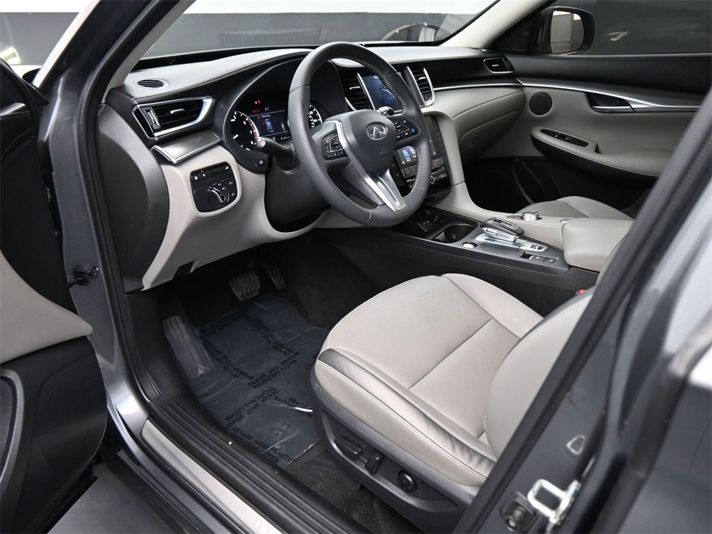 Used 2023 INFINITI QX50 Luxe image 2