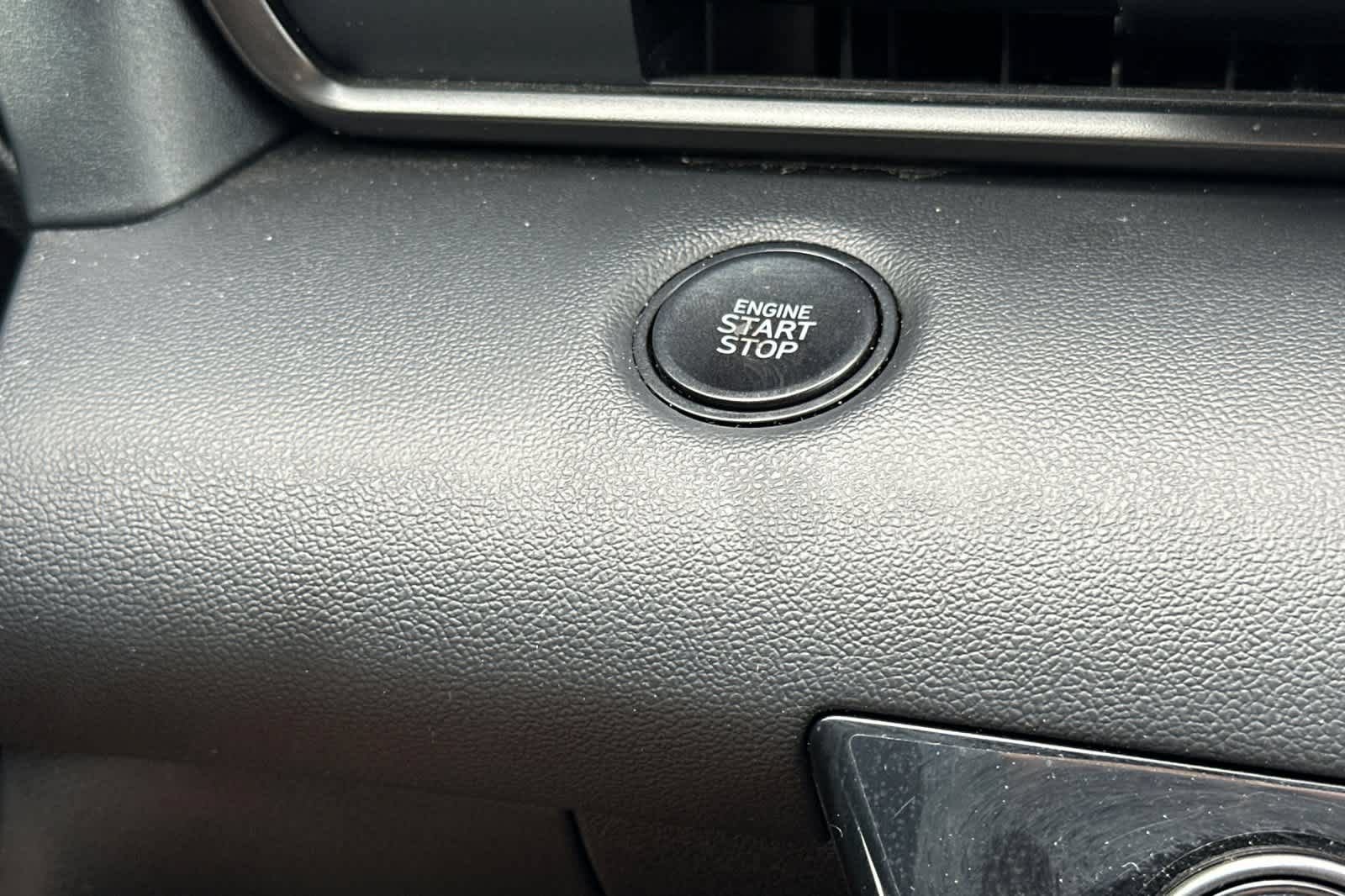 Used 2025 Hyundai Elantra Sport FWD image 21