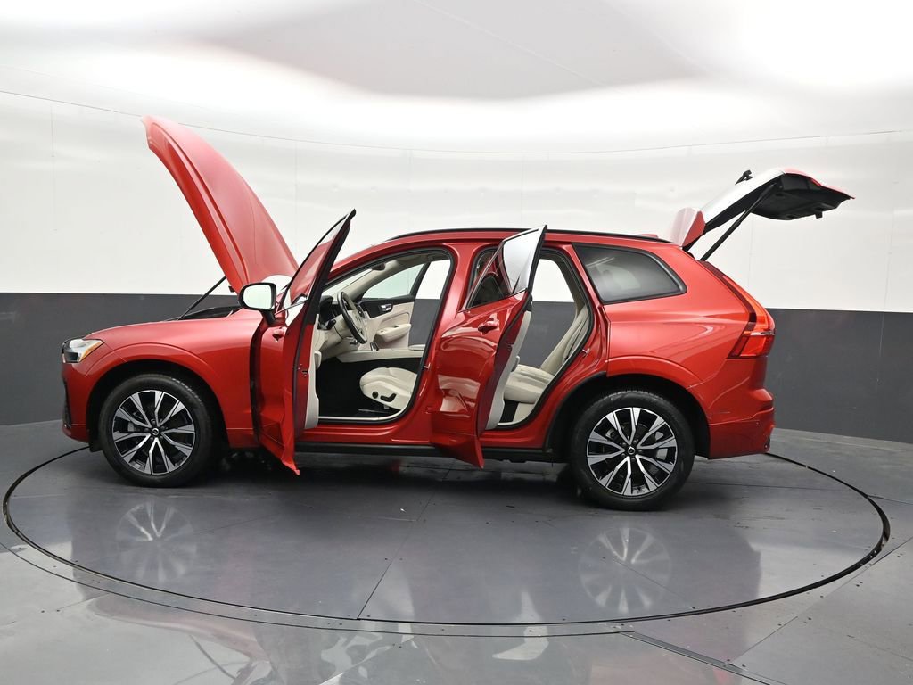 Used 2024 Volvo XC60 B5 Core AWD/4WD image 32